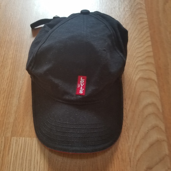black levis hat